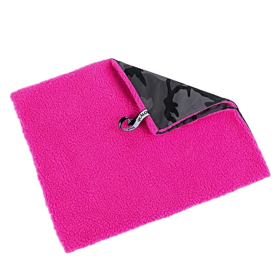 Dryrobe Cushion Cover in Black Camo/Pink