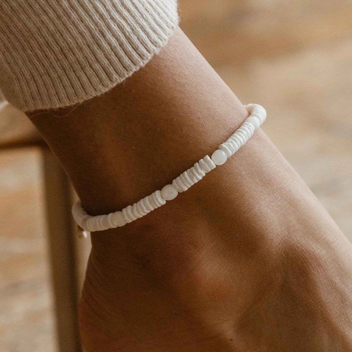 Pineapple Island Madasari Beach Mother of Pearl Shell Anklet - White