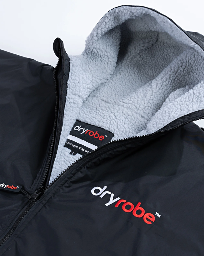 Dryrobe Advance Short Sleeve Changing Robe - Black / Grey close up