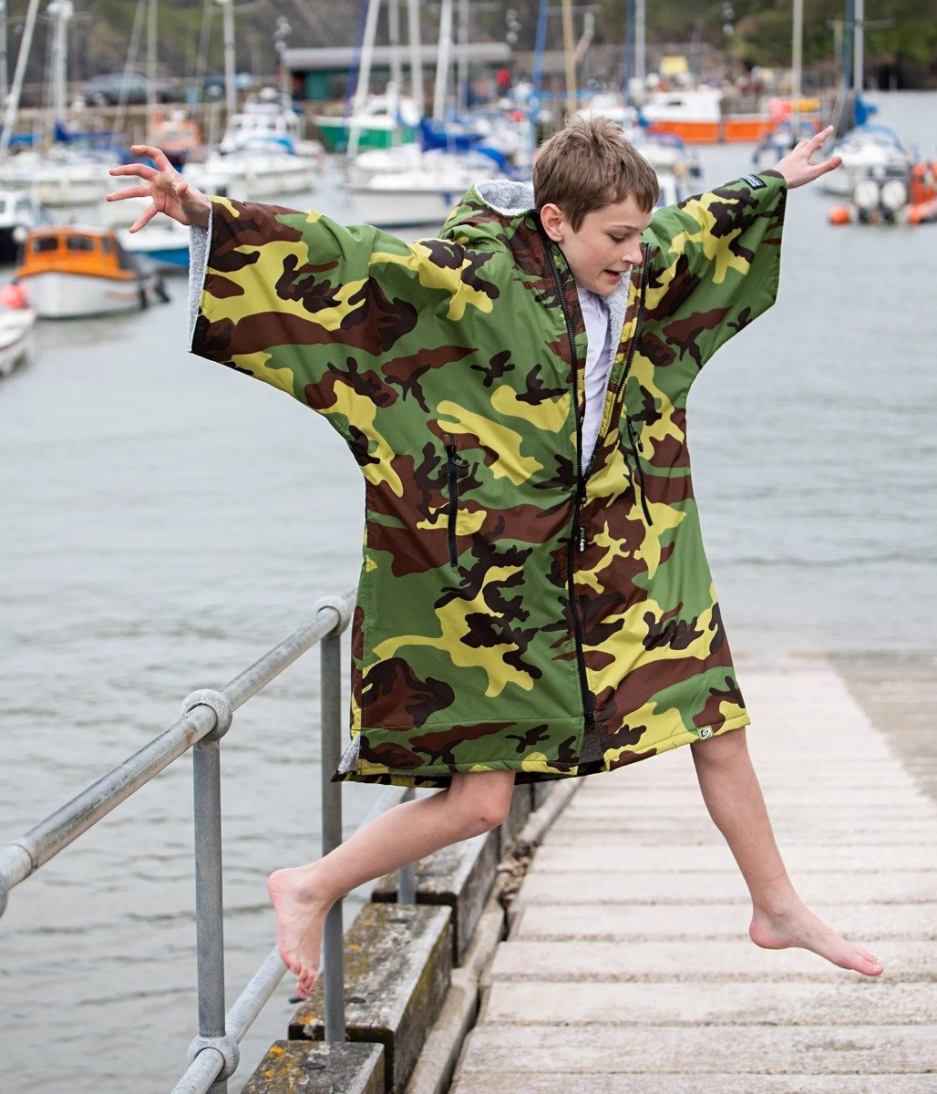 Dryrobe Advanced Short Sleeve Kids Changing Robe Age 5-9 - Camo / Grey