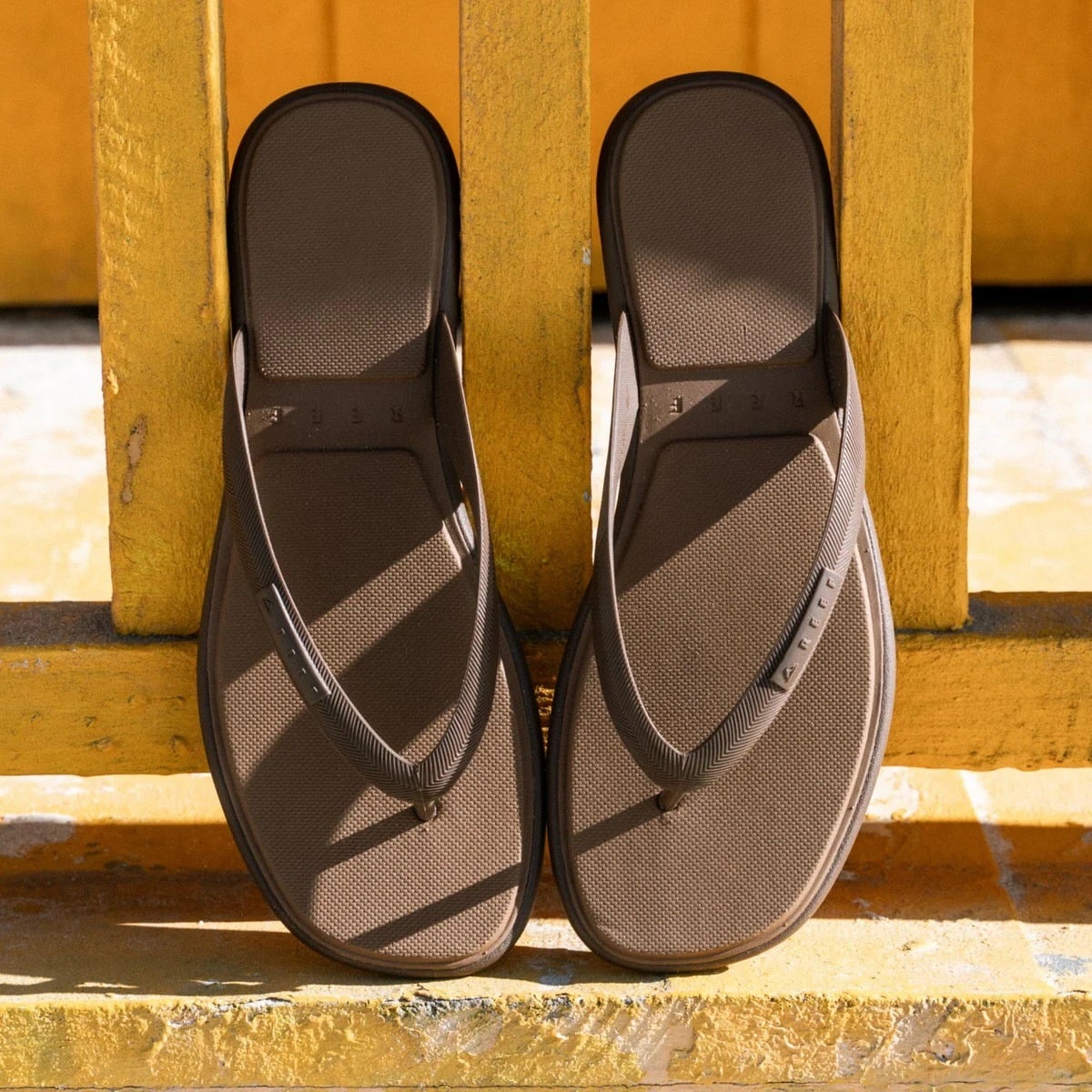 Reef Water Willow Malibu Womens Flip Flops - Chocolate
