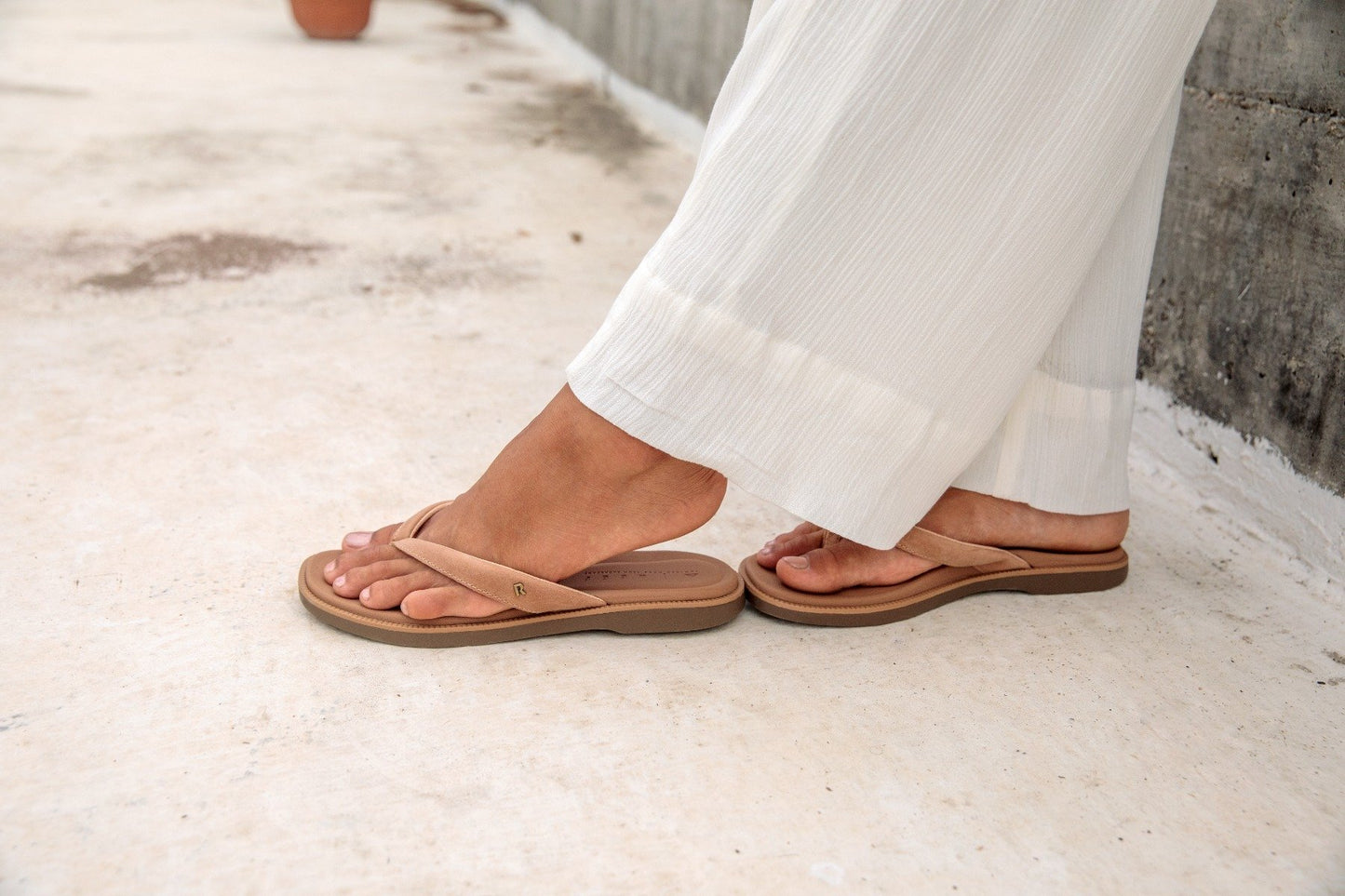 Reef Women's Cushion Cloud Flip-Flops - Natural