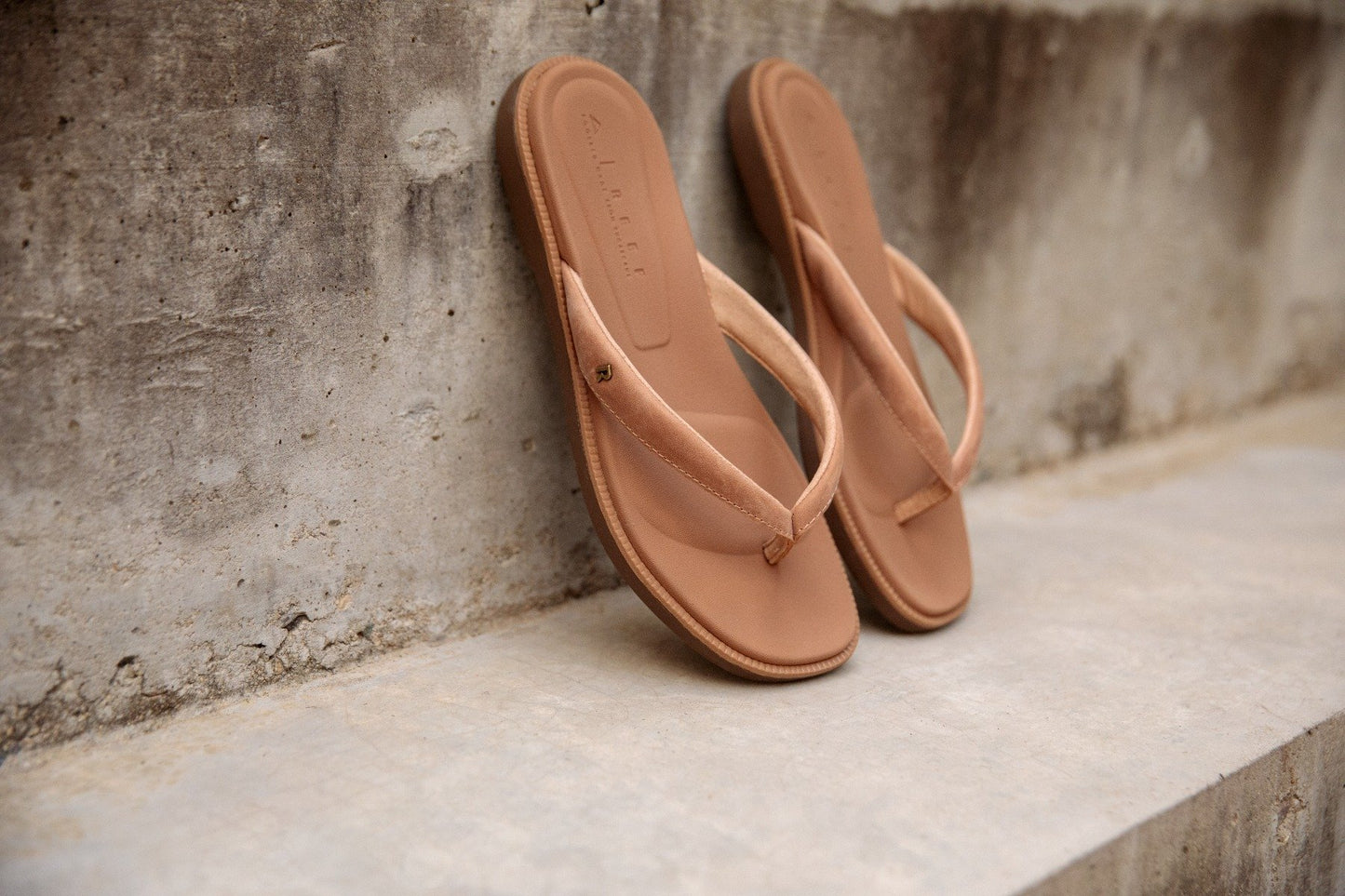 Reef Women's Cushion Cloud Flip-Flops - Natural