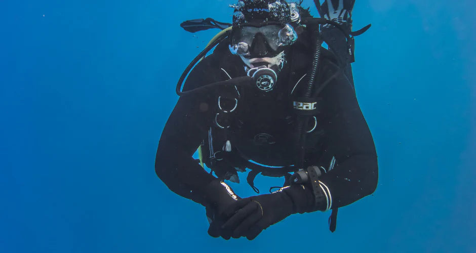 8 Must Have Diving Accessories Every Diver Needs