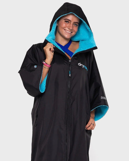 Dryrobe Advance Short Sleeve Changing Robe - Black / Blue