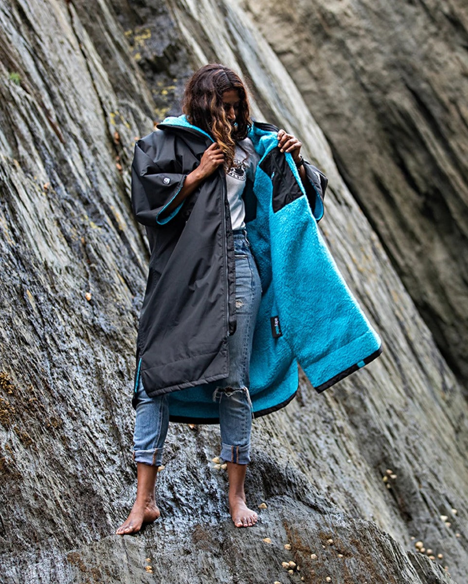 Dryrobe Advance Short Sleeve Changing Robe - Black / Blue