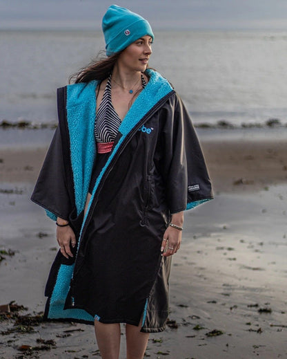 Dryrobe Advance Short Sleeve Changing Robe - Black / Blue