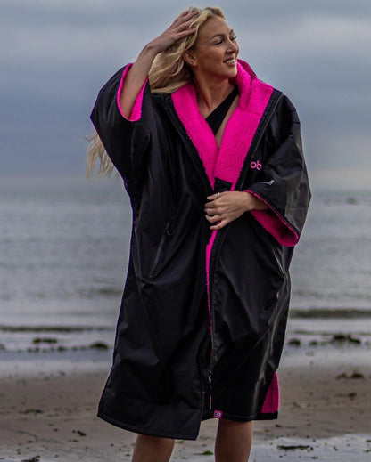 Dryrobe Advance Short Sleeve Changing Robe - Black / Pink
