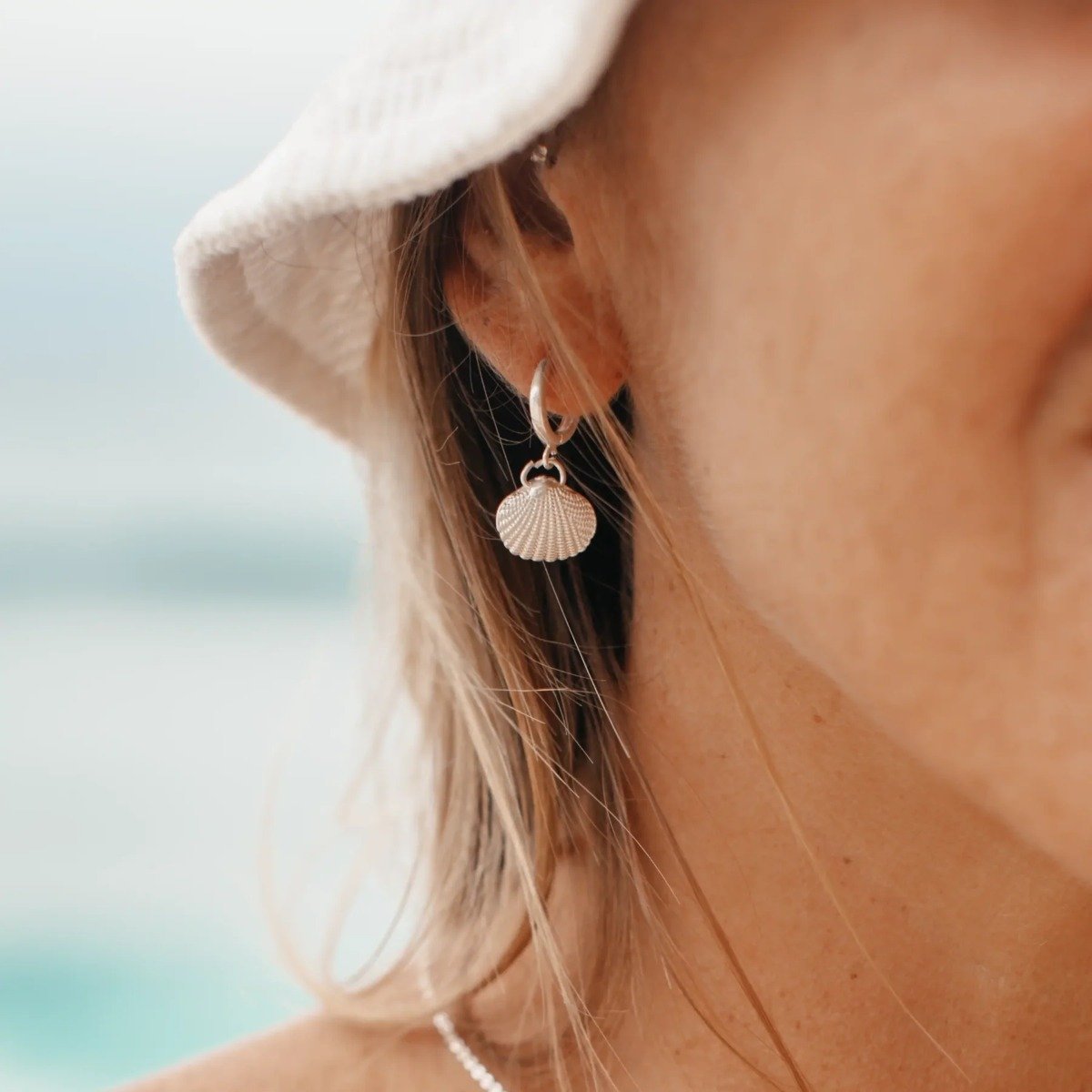 Pineapple Island Asri Seashell Huggie Hoop Earrings - Silver