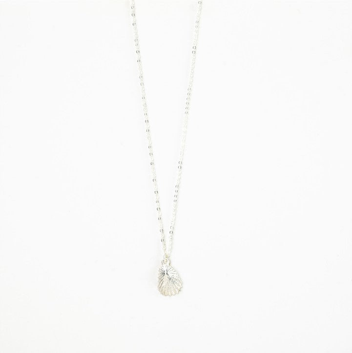 Made with a silver or 18ct gold plated copper alloy chain, charm and closure.
Measures approx. 40cm with a 5cm chain extender and lobster clasp closure.
Handmade in Bali.
100% Biodegradable or recyclable packaging.