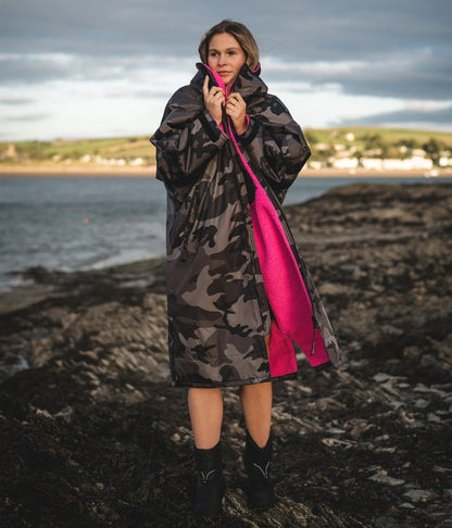 Dryrobe Advance Long Sleeve Adult Changing Robe - Black Camo/Pink