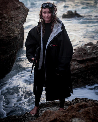 Dryrobe Advance Long Sleeve Changing Robe - Black/Grey