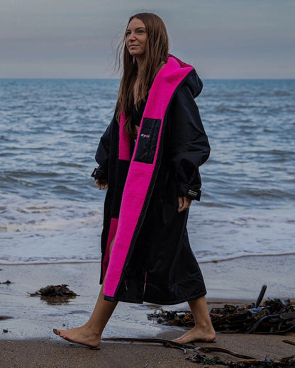 Dryrobe Advance Long Sleeve Changing Robe - Black/Pink