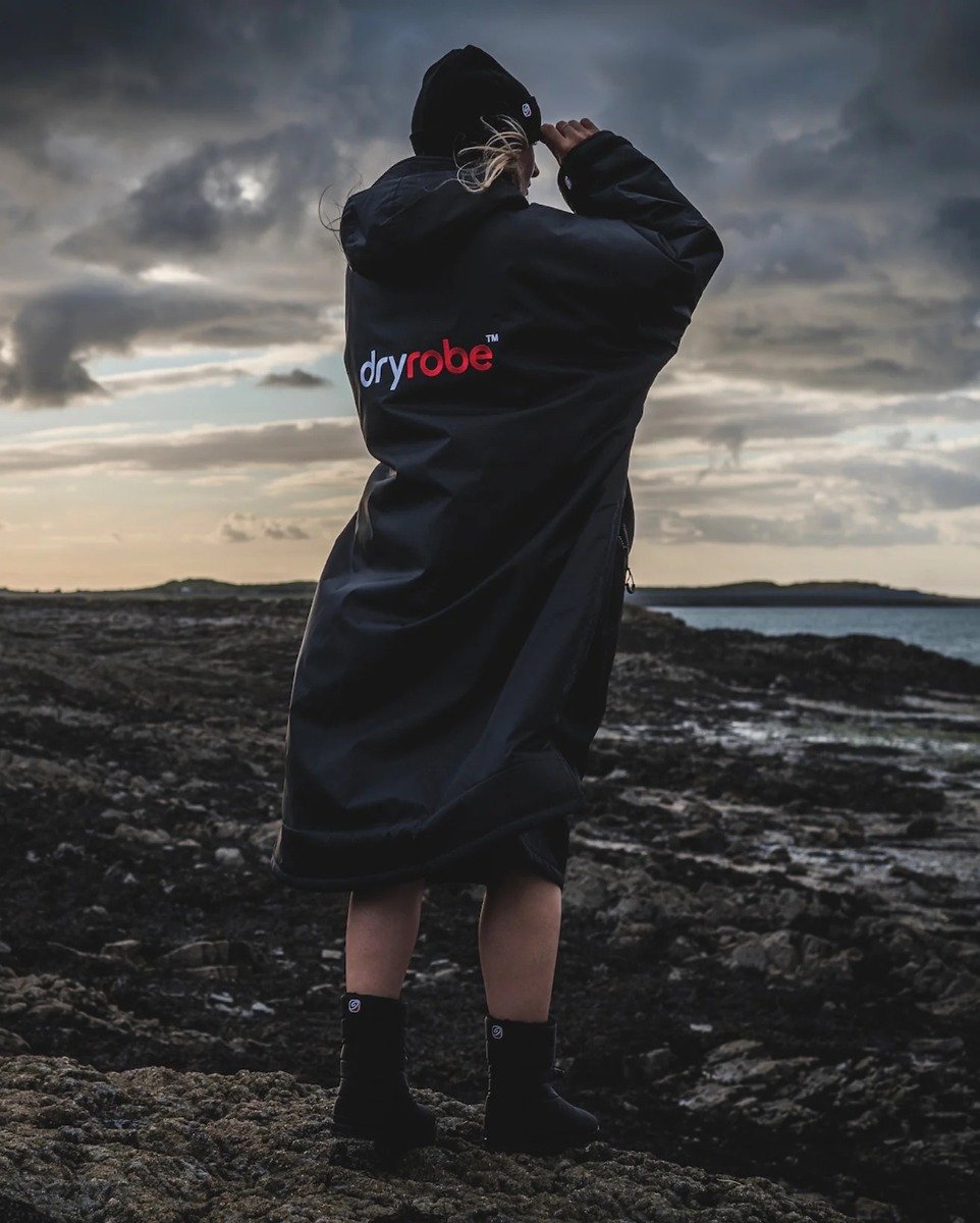 Dryrobe Advance Long Sleeve Adult Changing Robe - Black/Red