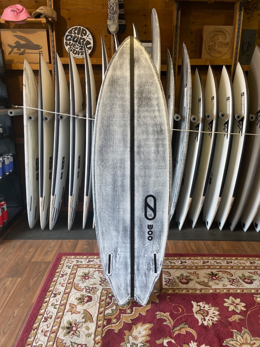 Firewire Great White Twin I-Bolic Core with Volcanic Lamination 5ft 7 Surfboard & Fins - SECONDHAND SURFBOARD