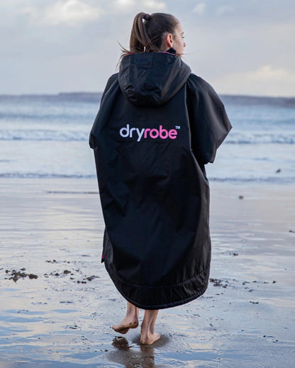 Dryrobe Advanced Long Sleeve Kids Changing Robe - Age 10-13 - Black / Pink