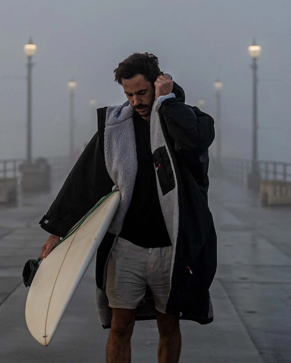 Dryrobe Advance Long Sleeve Changing Robe - Black/Grey