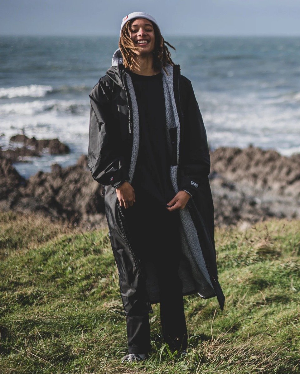 Dryrobe Advance Long Sleeve Changing Robe - Black/Grey