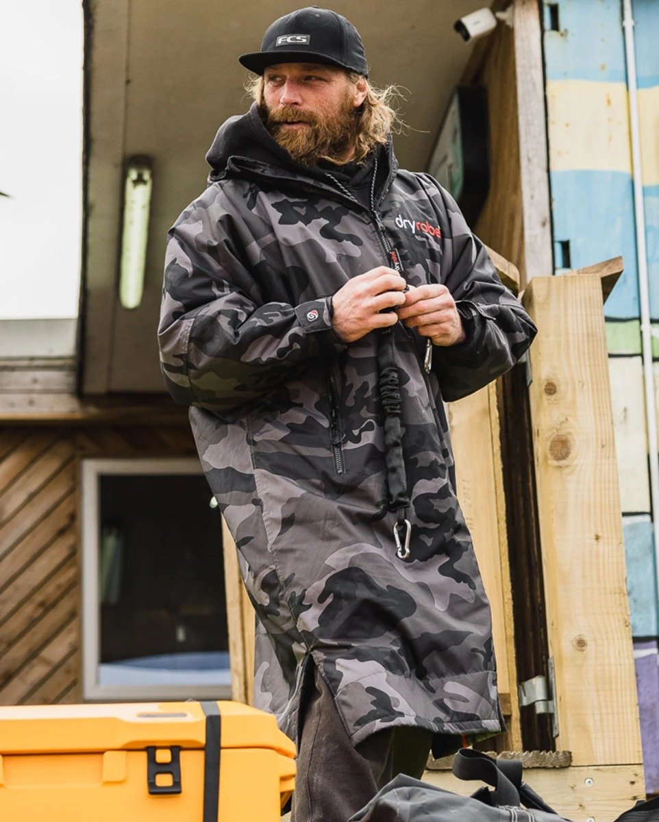 Dryrobe Advance Long Sleeve Changing Robe - Black / Camo