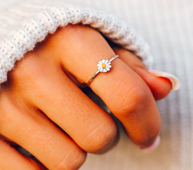 daisy charm ring
