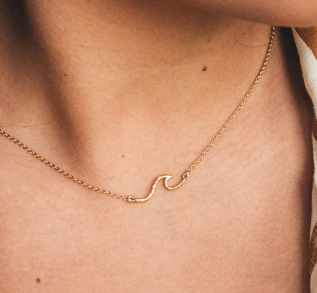 Pineapple Island Asri Hammered Wave Necklace - Gold