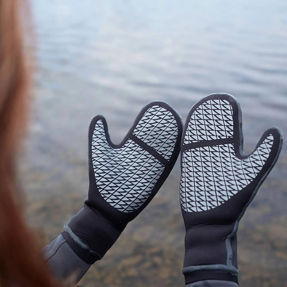 ZONE3 Thermo-Tech 3.5mm Swim Mitts - Black