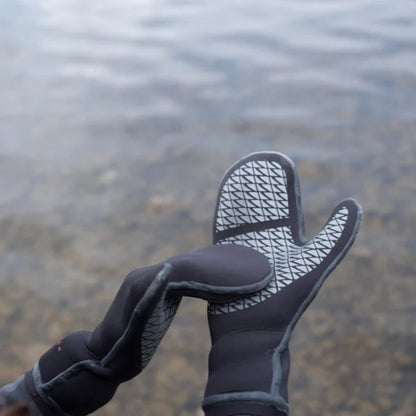 ZONE3 Thermo-Tech 3.5mm Swim Mitts - Black