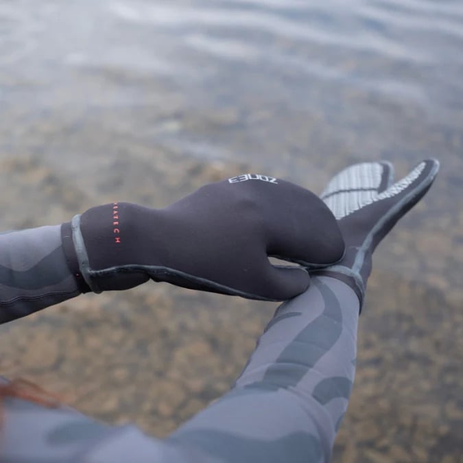 ZONE3 Thermo-Tech 3.5mm Swim Mitts - Black